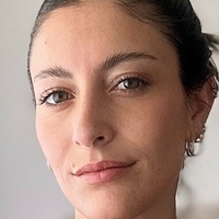 а.агус Оголені