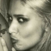 Алекспейдж Мур Оголені