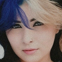 Ембер Ніколь Оголені