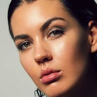Анна-Леа Менде Оголені