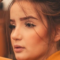 Анна Лів'я Оголені
