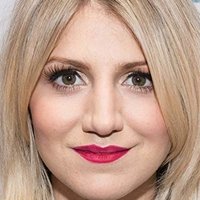 Анналей Ашфорд Оголені