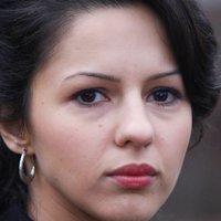 Анет Махендру Оголені