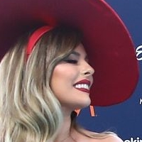 Анжела Перистері Оголені