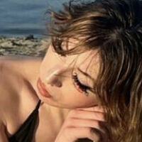 Ешлі Мішель Оголені