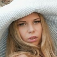 Брі Саммер Оголені