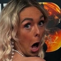 Кейт Фіттон Оголені