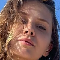 Джерен Йилмаз Оголені