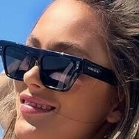 Клаудія Даргіс Оголені