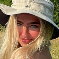 Данік Хосмар Оголені