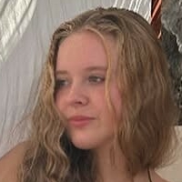 Емілі Елізабет Оголені