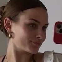 Емілія Пітер Оголені