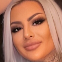 Емілі Молдован Оголені