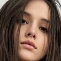 Емілі Майерс Оголені