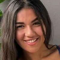 Есттергомес Оголені