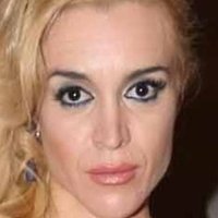 Фатіма Флорес Оголені