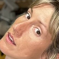 Фембілдс Оголені