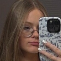 Гілліан Келлі Оголені