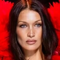 Ізабелла Хадід Оголені