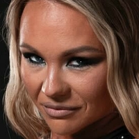 Айві Ніл Оголені