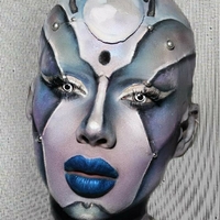 Джаделаурісарт Оголені