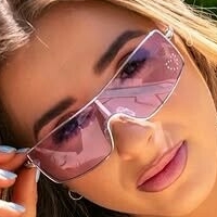 Джессіка Макріна Оголені