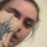 Кетрін Солес Оголені