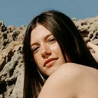 Кендра Беллоуз Оголені