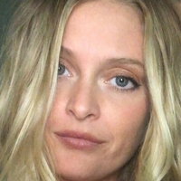 Кензі Махоме Оголені