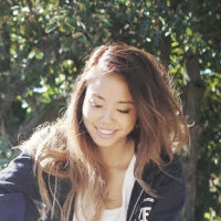 Кесії Ді Оголені