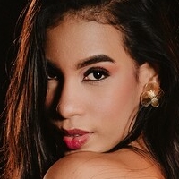 Кітті Коллінз Оголені