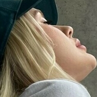 Лаура Сагра Оголені