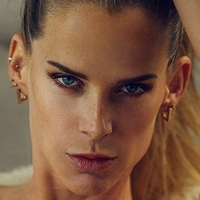 Лаура Снейдерс Оголені