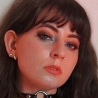 Ліліт Ллевеллін Оголені