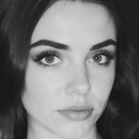 Люсі Моззі Оголені