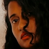 Малі Естер Оголені