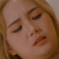 Менг Руо Ю Оголені