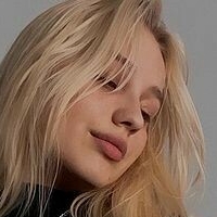 Міа Софі Оголені