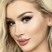 Молл Ескам Оголені