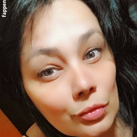 Наомі Лоана Оголені