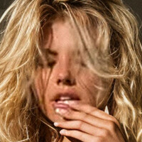 Наталі Оголені