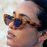 Наяне Олівейра Оголені