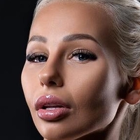 Нікола Ріхова Оголені