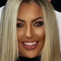 Ніна Вуллі Оголені