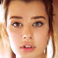 Сара Мак Деніел Оголені