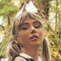 сара модель Оголені