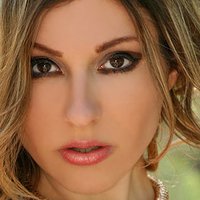 Селена Д. Оголені