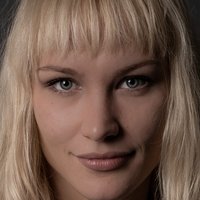 Сіра Топіч Оголені
