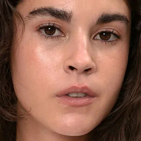 Стефані Лейс Оголені