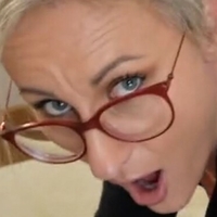 Студентин-Анета Оголені